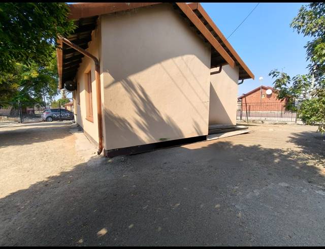 3 BEDROOM HOUSE FOR SALE IN BOITEKONG